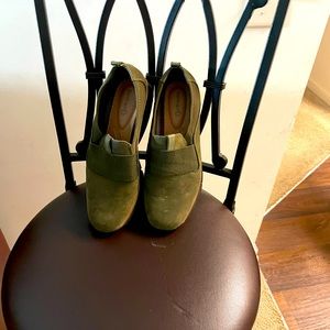 Olive green baretraps shoes